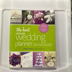 LIKE NEW! The Knot Ultimate Wedding Planner Book!